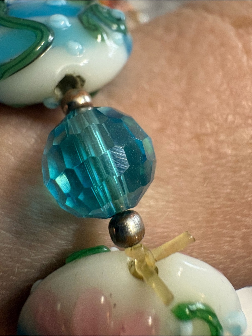 Handcrafted Blue & White Floral Glass Bead Bracelet vintage bracelet - Picture 4 of 5